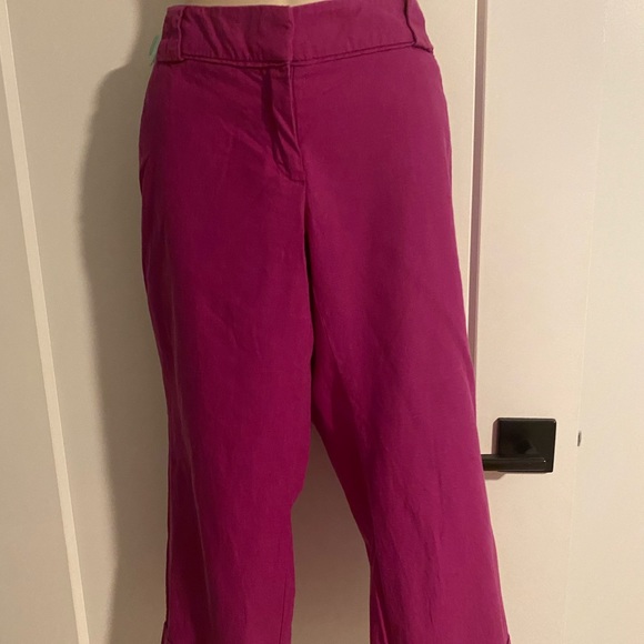 2 ITEMS NY&Co Capri Pants AND Knee Length Shorts - Picture 7 of 10